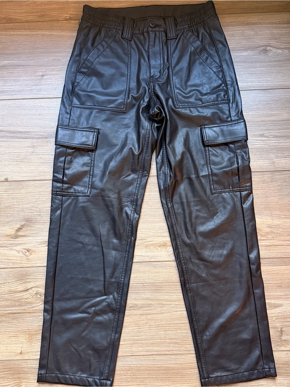American Eagle Black Faux Leather Cargo Pants women’s size 6